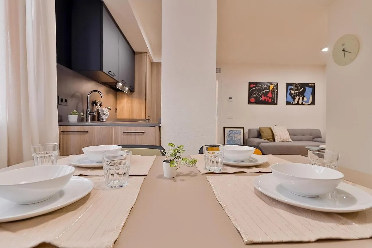 C23 Lovely 4 Bedroom Close To Maria Zambrano Málaga Apartment